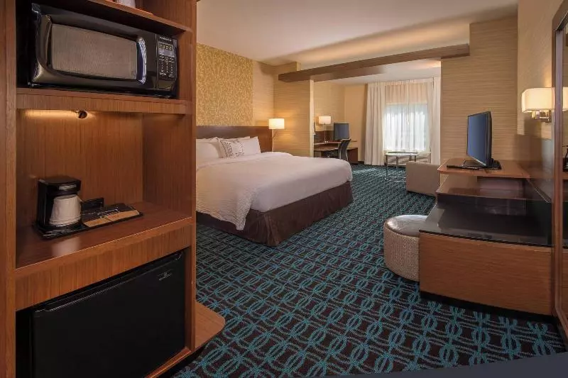 キングサイズベッドのスタンダードルーム, Fairfield Inn & Suites By Marriott Altoona