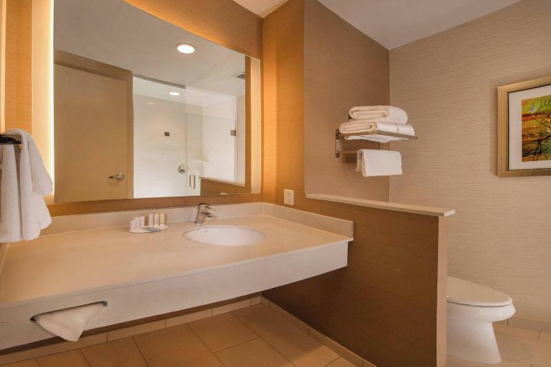 חדר סטנדרט עם מיטת קינג, Fairfield Inn & Suites By Marriott Altoona