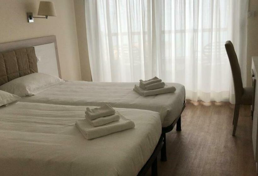 オーシャンビュースタンダードルームバルコニー付き, Le Dauphin