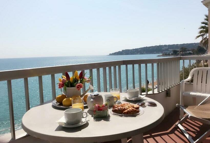 オーシャンビュースタンダードルームバルコニー付き, Le Dauphin