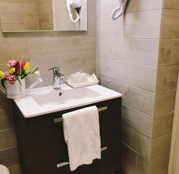 Номер Стандарт Вид на Горы, Le Dauphin