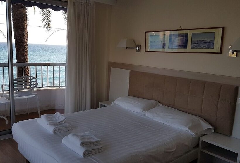 Номер Стандарт Вид на Море с Балконом, Le Dauphin