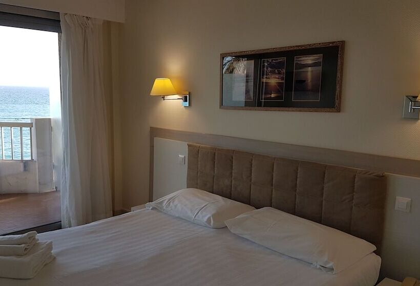 Номер Стандарт Вид на Море с Балконом, Le Dauphin