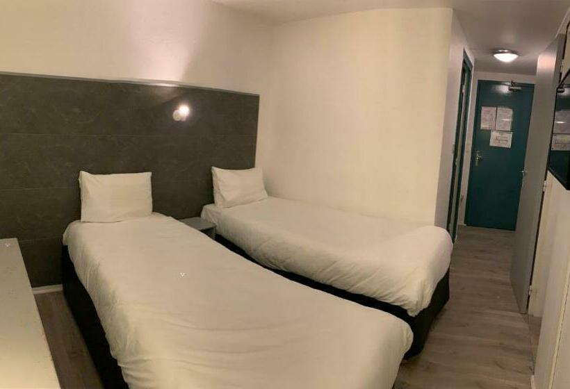 חדר משפחתי, Hôtel Le Forestia