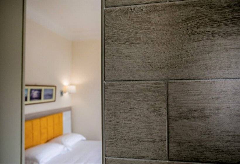 Семейный Номер, Le Dauphin