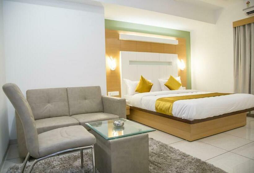 اتاق سوپریور با تخت بزرگ, Orange International