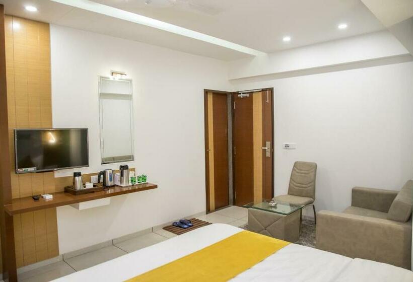 اتاق سوپریور با تخت بزرگ, Orange International