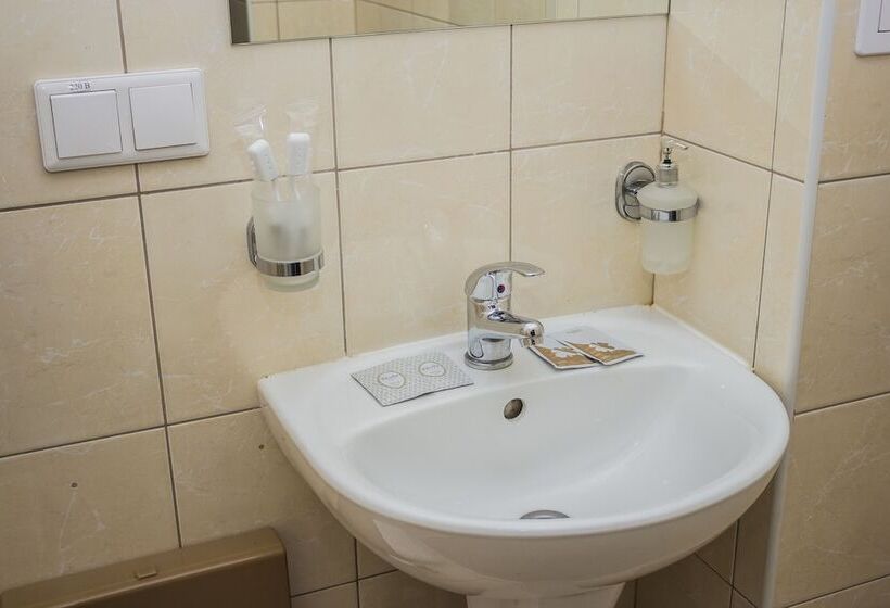 חדר סטנדרט, Ostrovsky