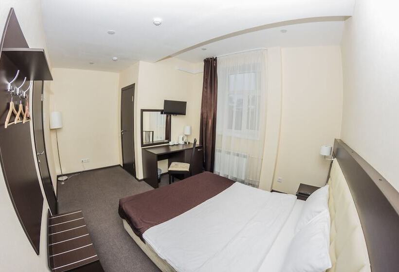 חדר קומפורט, Ostrovsky