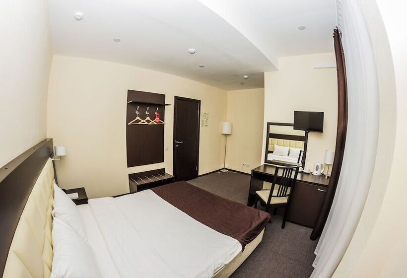 חדר קומפורט, Ostrovsky