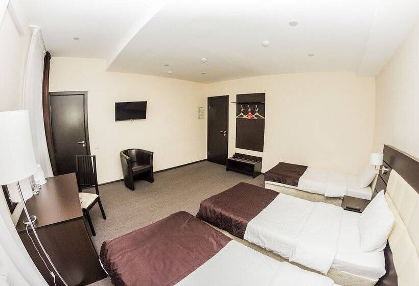 חדר משפחתי, Ostrovsky