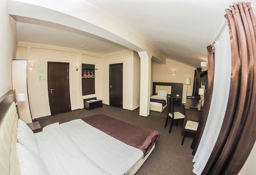 חדר משפחתי, Ostrovsky