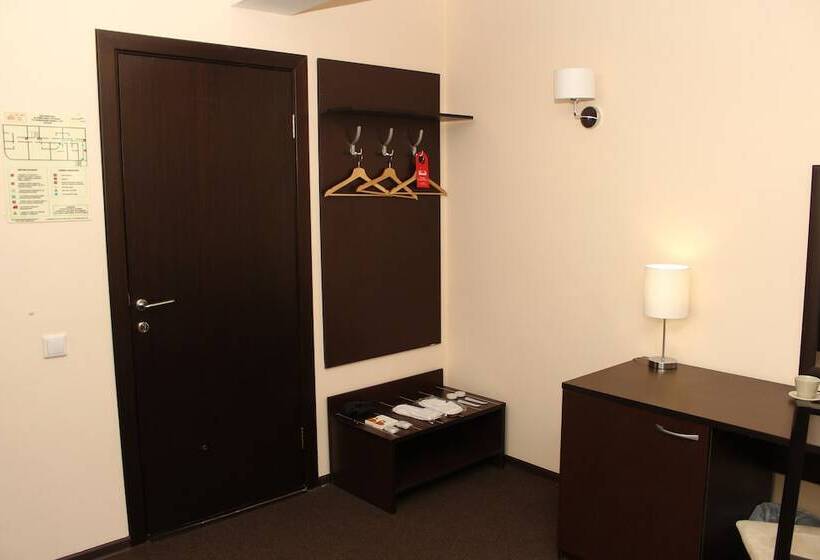 חדר סופריור, Ostrovsky