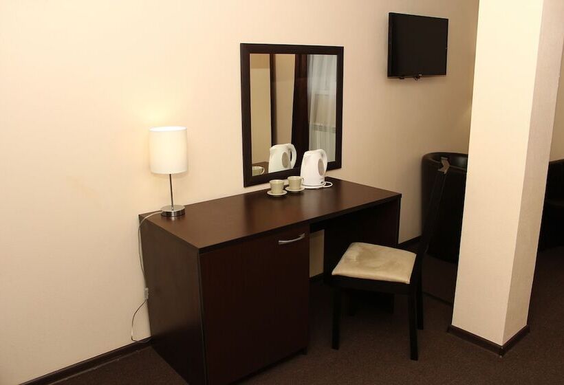 חדר סופריור, Ostrovsky