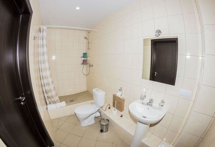 חדר סופריור, Ostrovsky