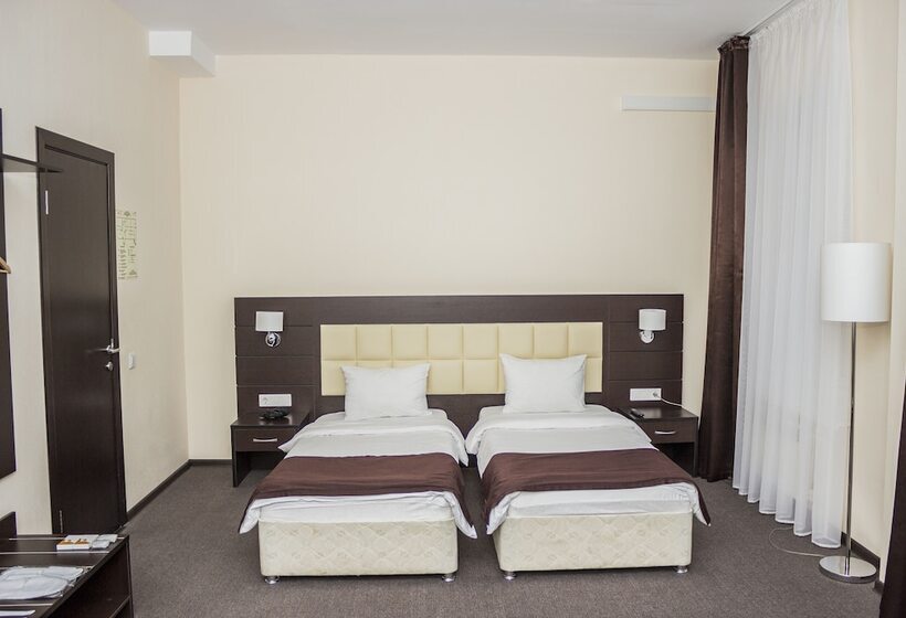 חדר סופריור, Ostrovsky