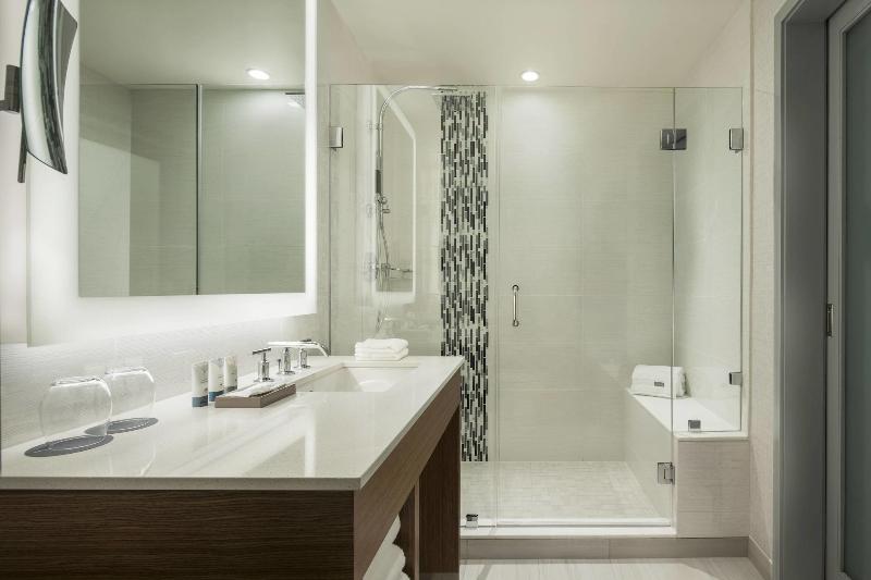 غرفة قياسية سرير ملكى, The Westin Sarasota