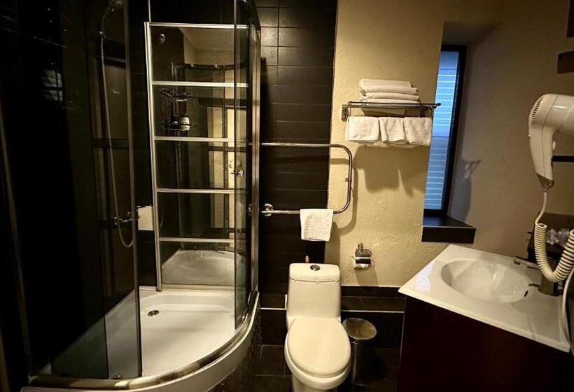 اتاق استاندارد سه نفره, Tianshan