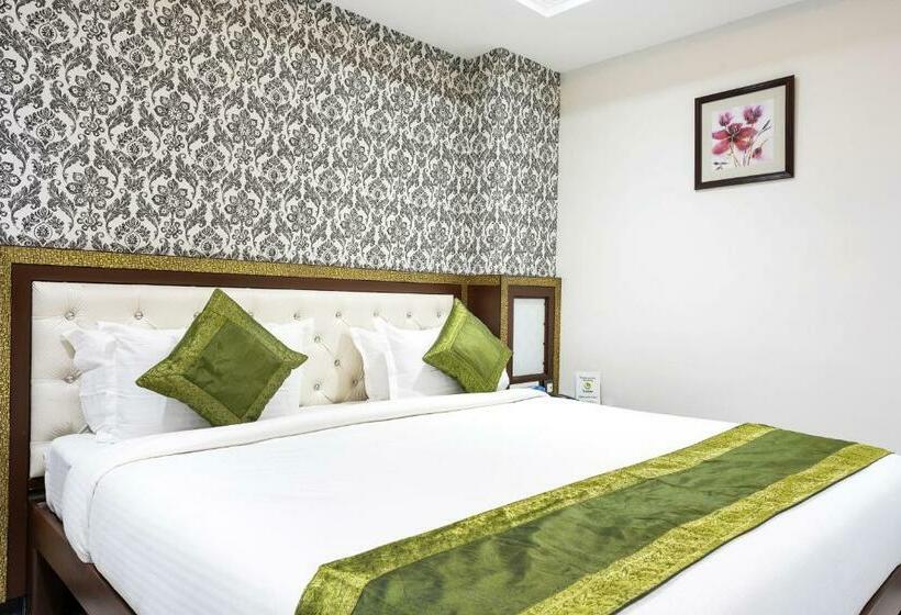 标准间, Treebo Empire