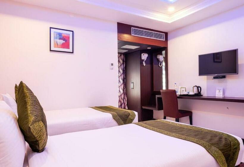 标准间, Treebo Empire