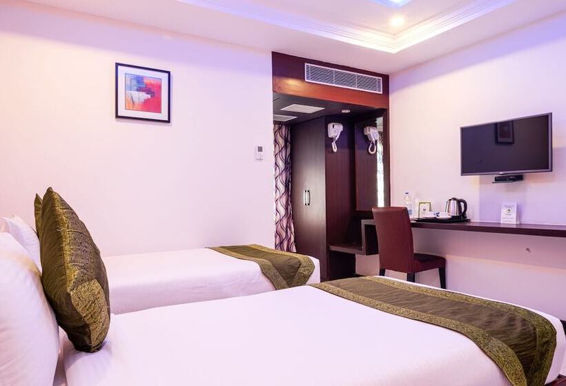 标准间, Treebo Empire