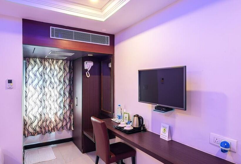 标准间, Treebo Empire