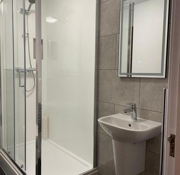 غرفة عائلية, The Old Pound Inn