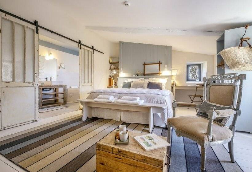 غرفة قياسية ثلاثية, B&b Le Carré 1705