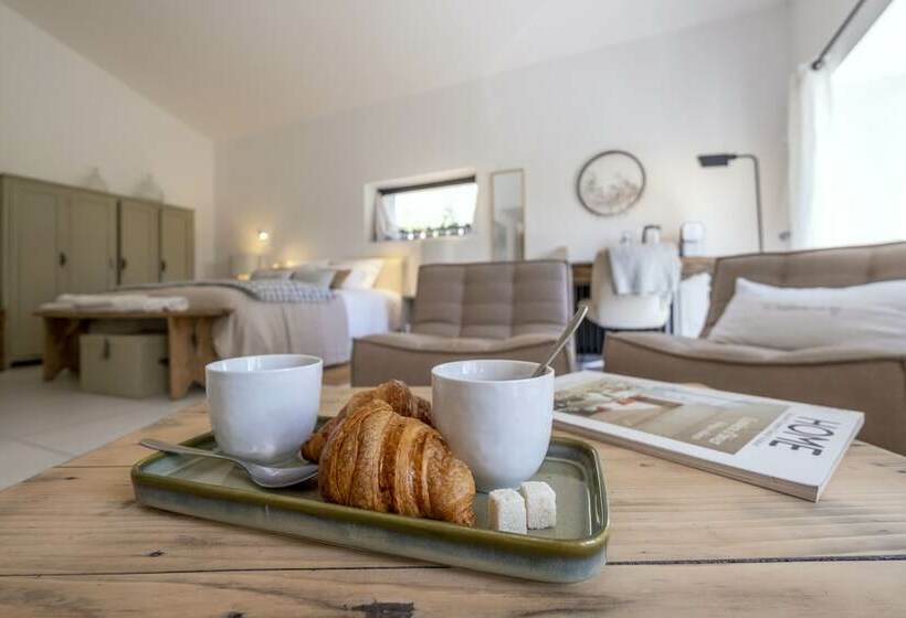 غرفة قياسية ثلاثية مزودة بتراس, B&b Le Carré 1705