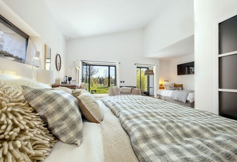 غرفة قياسية ثلاثية مزودة بتراس, B&b Le Carré 1705