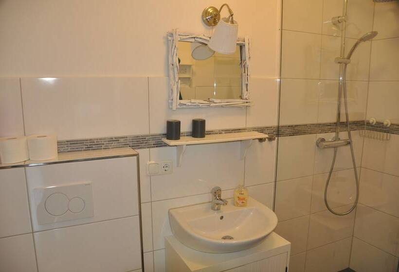 庭の見える1ベッドルームアパートメント, & Ferienunterkünfte Hus Seeblick