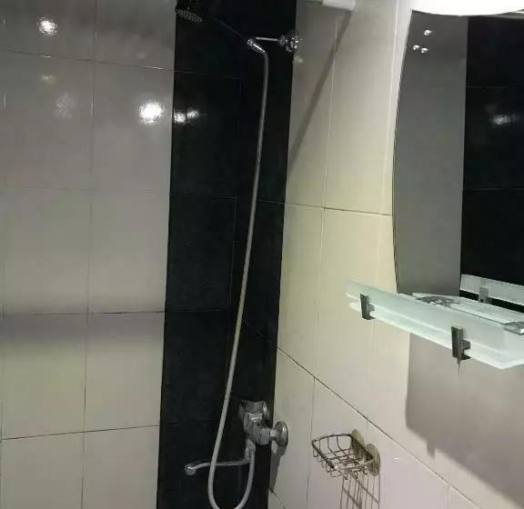 اتاق خانوادگی, Guesthouse Levani