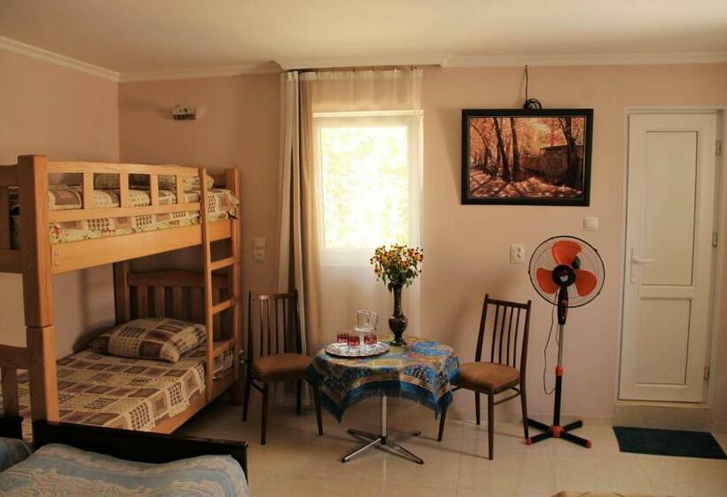 اتاق خانوادگی, Guesthouse Levani