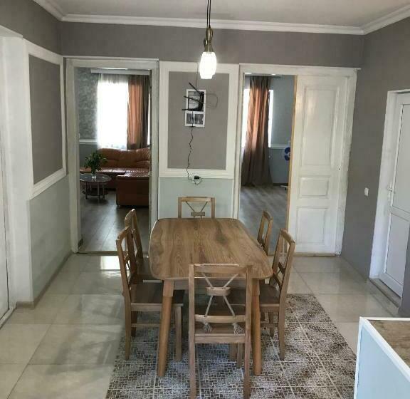 اتاق لوکس, Guesthouse Levani