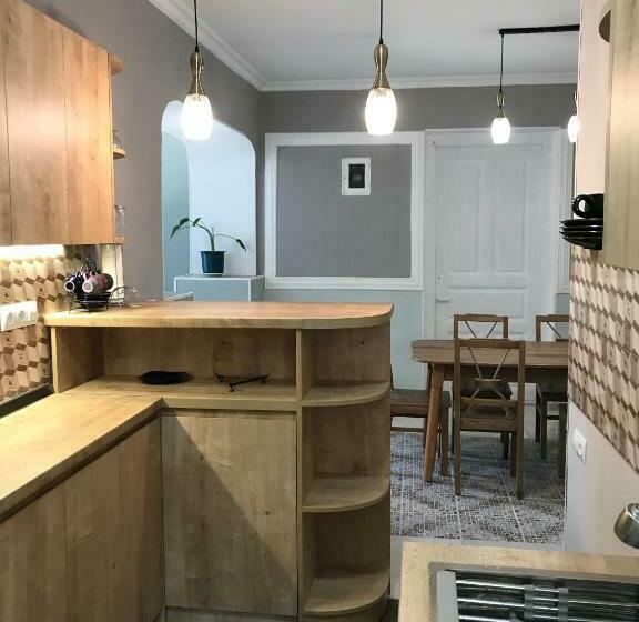 اتاق لوکس, Guesthouse Levani