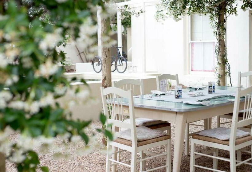 جناح, Prince Albert Country Stay