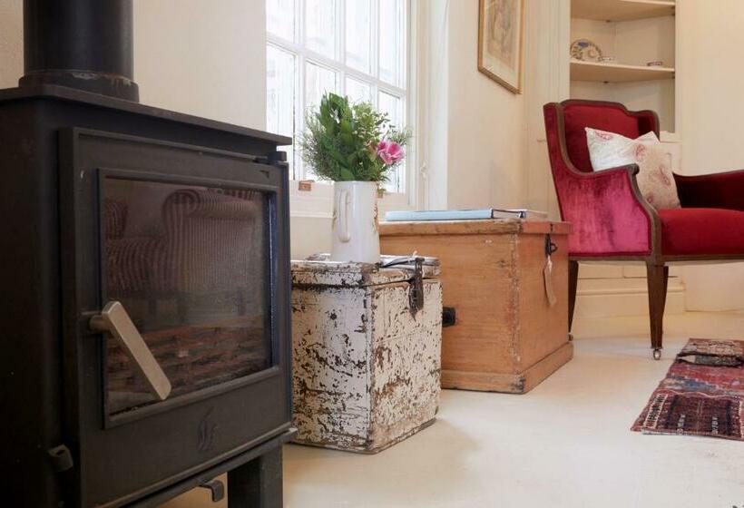 جناح, Prince Albert Country Stay