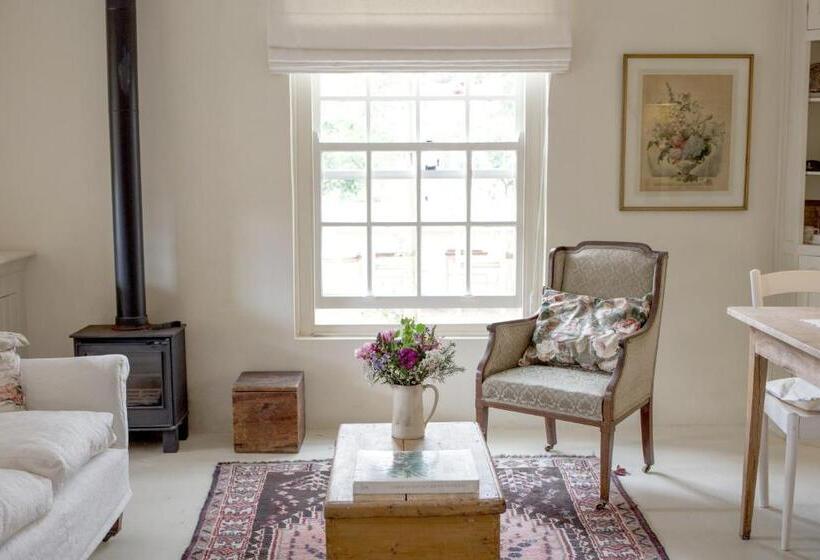 جناح, Prince Albert Country Stay