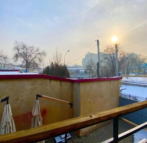 اتاق استاندارد با سرویس بهداشتی مشترک, Esentai Hostel