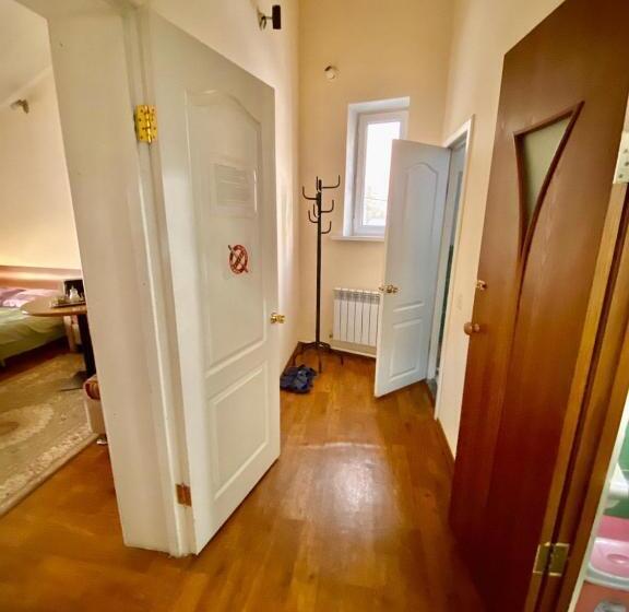 غرفة قياسية, Esentai Hostel