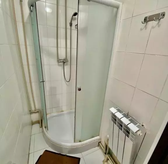 اتاق اکونومی, Esentai Hostel