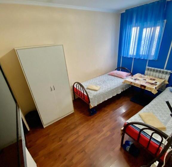 غرفة إقتصادية, Esentai Hostel