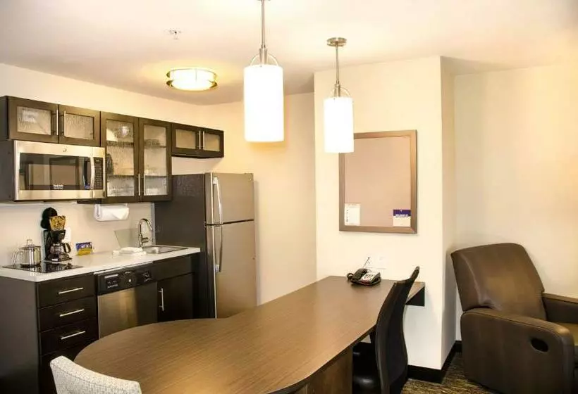 身障者適用キングサイズベッドルーム, Candlewood Suites York, An Ihg