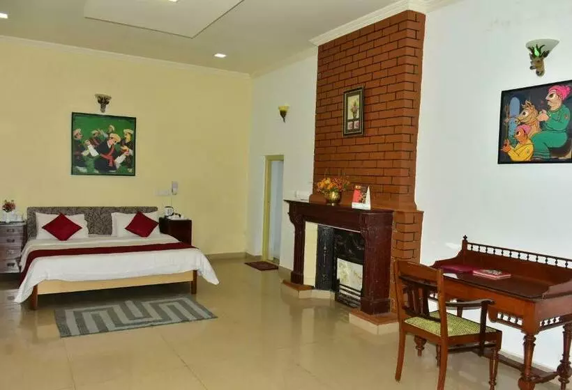Deluxe-sviitti, Kstdc Hotel Mayura Sudarshan ,ooty