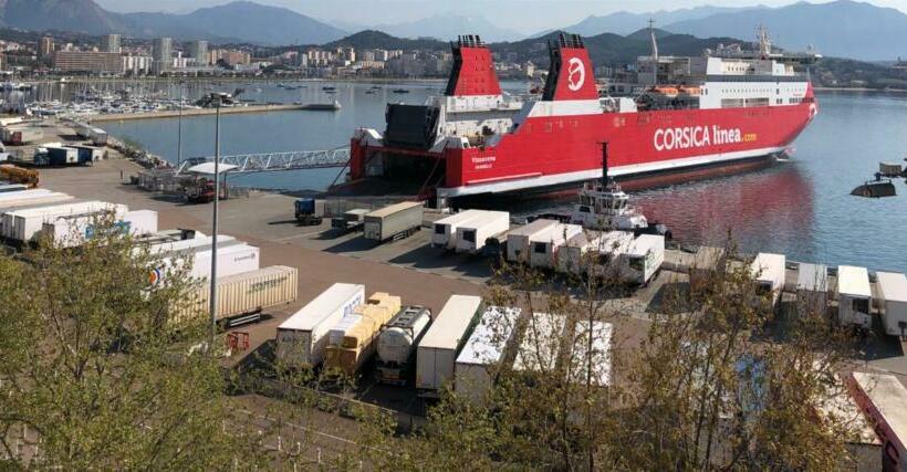 Люкс, Le Dauphin