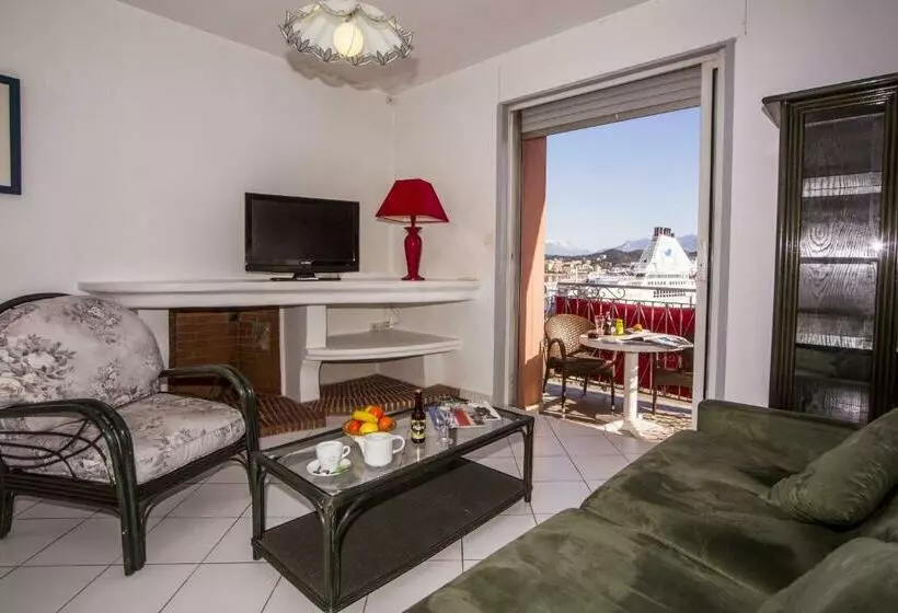 Suite, Le Dauphin