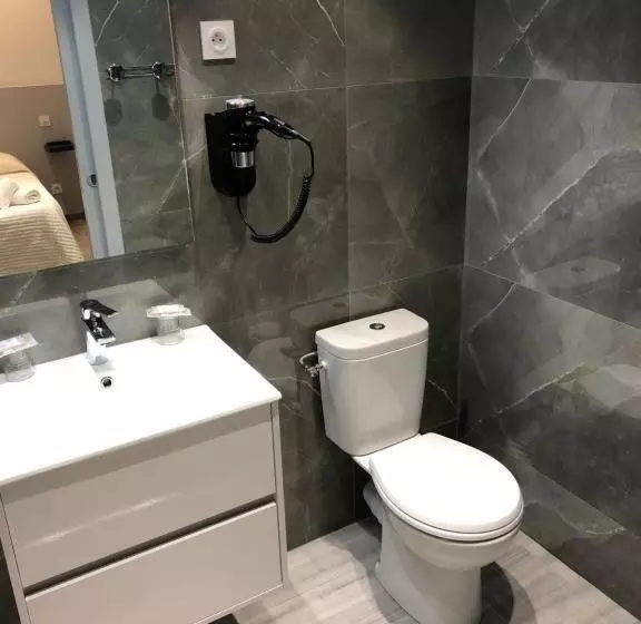Standard Quadruple Room, Le Dauphin