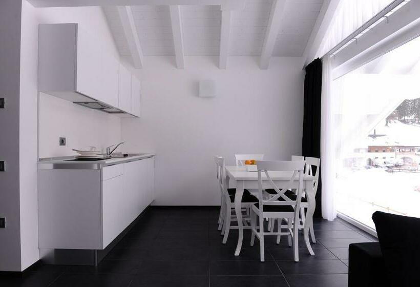 شقة غرفتين, Muu Village