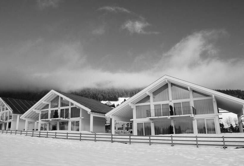 شقة غرفتين, Muu Village