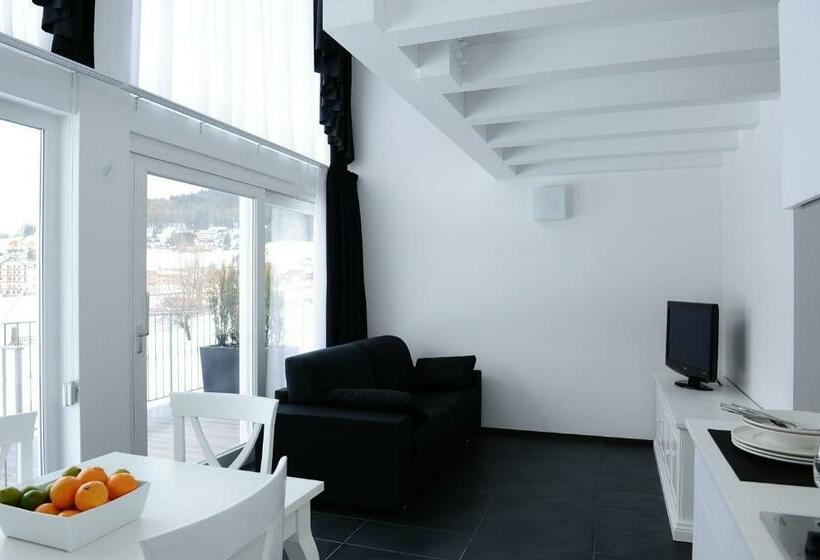 شقة غرفتين, Muu Village